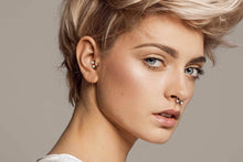 Laden Sie das Bild in den Galerie-Viewer, Titan Opal Hufeisen Ring Barbell piercinginspiration®