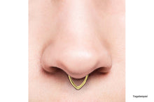 Laden Sie das Bild in den Galerie-Viewer, Septum Daith Clicker Ring Tropfen piercinginspiration®