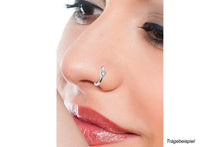 Laden Sie das Bild in den Galerie-Viewer, 18 Karat Gold Kristall Herz Nasenstecker piercinginspiration®