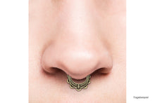 Sube la imagen al visor de la galería, Septum Daith Clicker Ring Oriental Small Tips piercinginspiration®