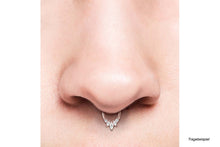 Laden Sie das Bild in den Galerie-Viewer, Clicker Ring Septum Daith 5 Kristalle Tropfen piercinginspiration®