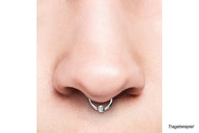 Laden Sie das Bild in den Galerie-Viewer, Titan Geschlossener Klemmkugelring Flache Disc Kristall piercinginspiration®
