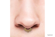 Laden Sie das Bild in den Galerie-Viewer, Oriental Ring Clicker piercinginspiration®